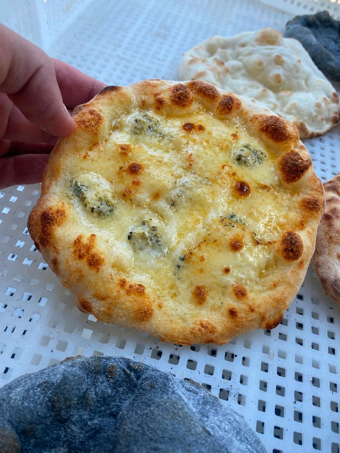 Cheesy Pig mini pizza with gorgonzola